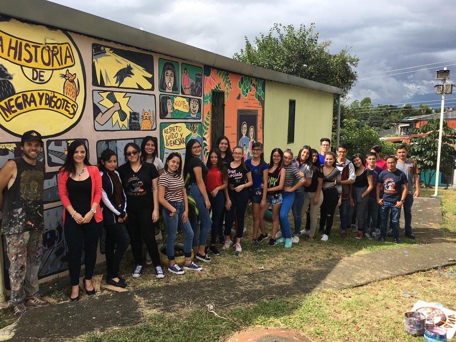 Estudiantes Colegio Aurora de Alajuelita. Proyecto MURAL